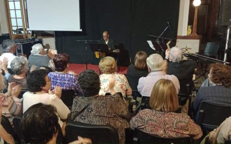 A sala colmada se realizó evento "Durazno en la Piel"