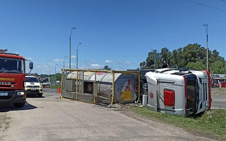 En la mañana de hoy, en Florida volcó un camión que transportaba productos químicos.