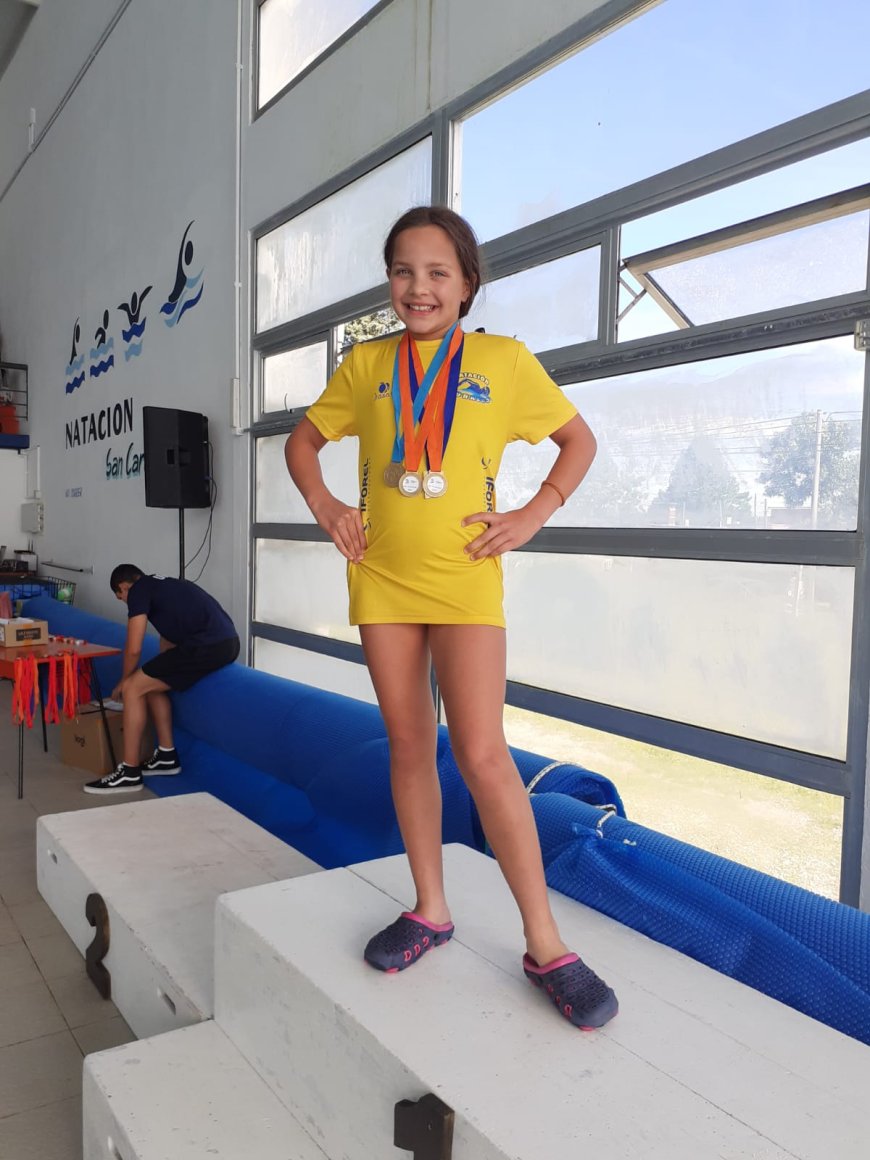 Niña de Durazno ganó todas las pruebas en el Campeonato de Natación Infantil.
