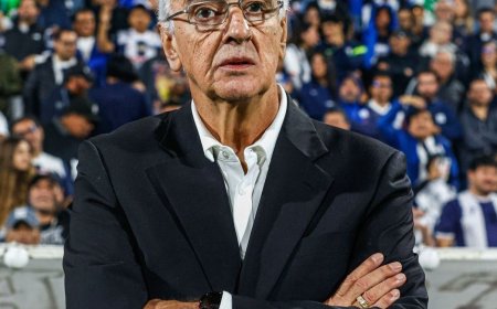 Jorge Fossati cerca de arreglar con el seleccionado peruano.