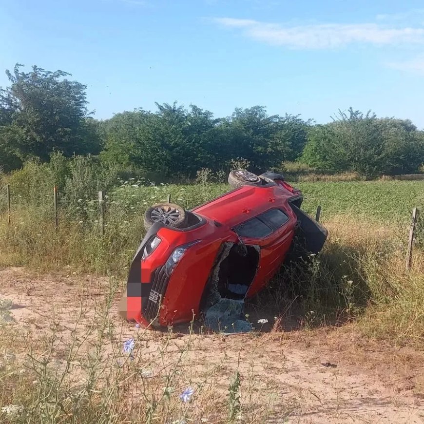 Volcó camioneta en Camino Paricor.