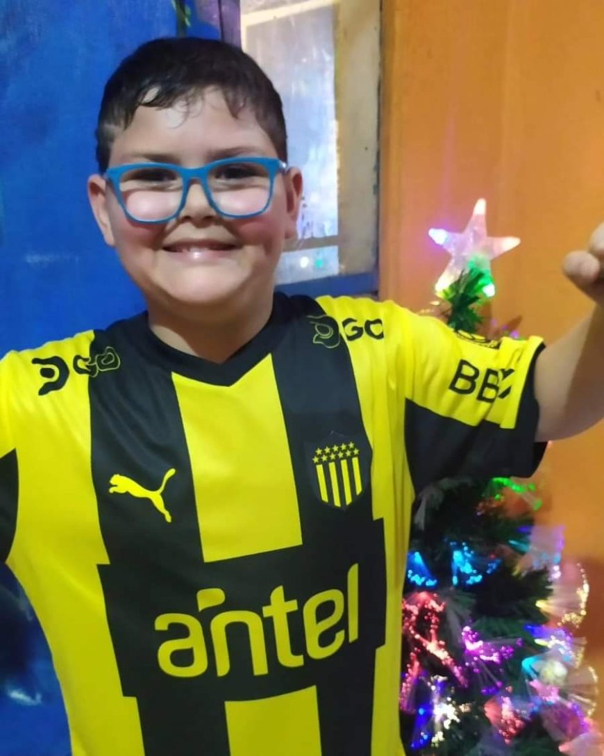 La nobleza de una crack del fútbol, Micaela Domínguez, le envío su camiseta a Papá Noel.