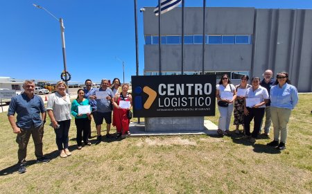 Se entregaron certificados de capacitación realizada por medio de la IDD con técnicos del LATU.