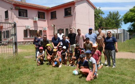 Jugadores de la selección de Durazno visitaron centros de INAU.