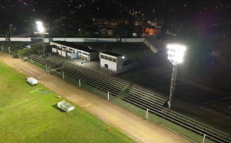 Sarandí del Yi estrenó luces LED en su estadio  “Juan Ramón Carrasco”.