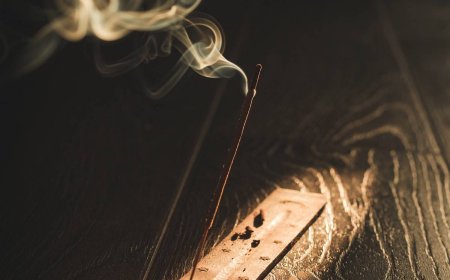 Atraer la abundancia con sahumerios: qué inciensos prender en casa para la buena energía