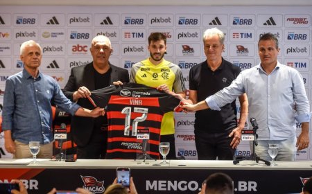 Matías Viña presentado como nuevo jugador del Flamengo