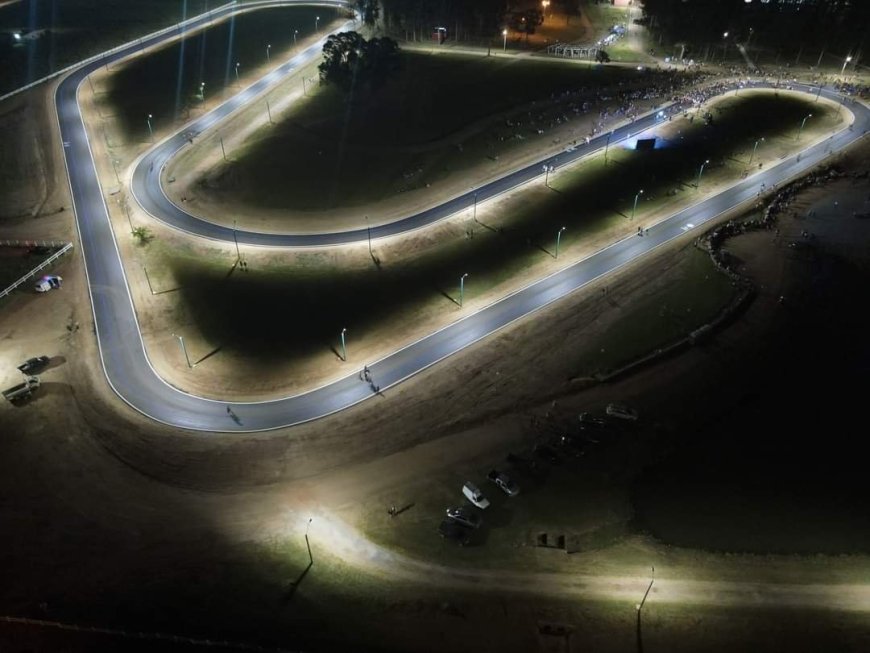 Treinta y Tres inauguró su pista profesional de ciclismo.