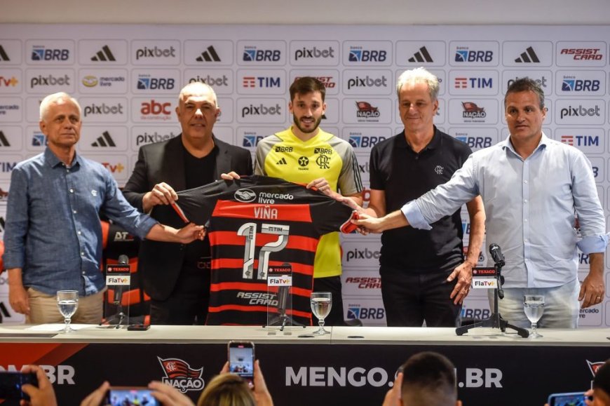 Matías Viña presentado como nuevo jugador del Flamengo