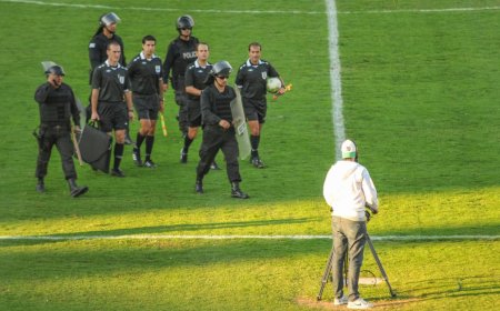 Los árbitros demandan nuevas medidas de seguridad para que vuelva el fútbol