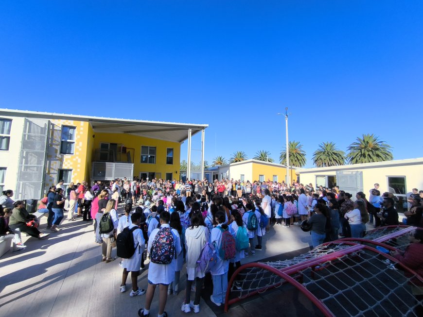 Empezó un nuevo año, los niños llegan a las escuelas con mucha ilusión y contentos de encontrarse con sus amigos.