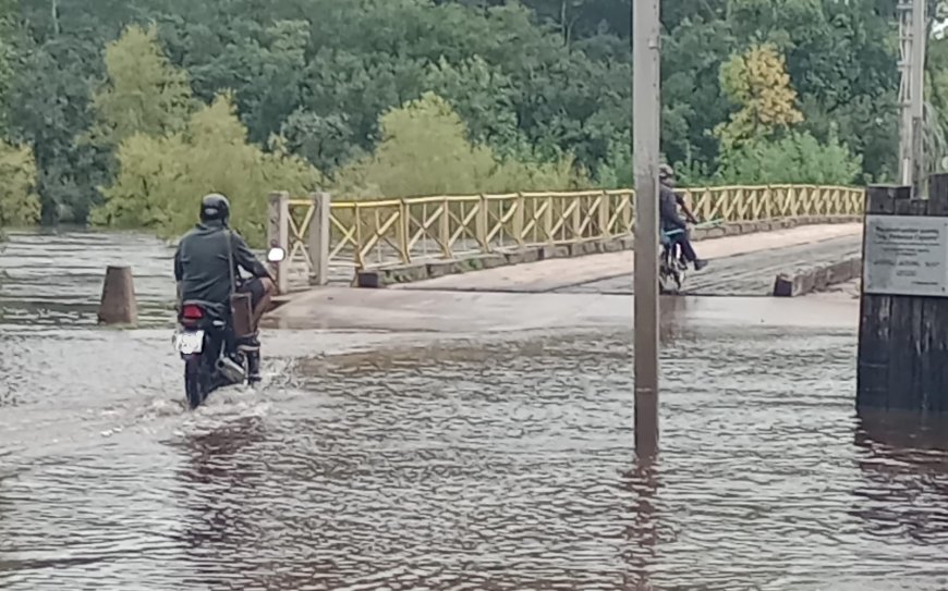 Una vez más, el Puente "Viejo" se encuentra cortado por nueva crecida del Río Yí