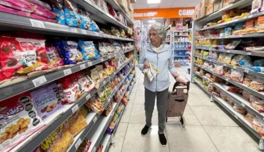 Consumo masivo sigue en picada en Argentina: ventas en supermercados cayeron 8% en febrero y la tendencia sigue en marzo