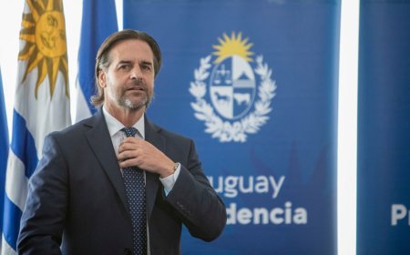 Lacalle Pou viaja a Paraguay por candidatura del Mundial 2030 y se reunirá con Peña