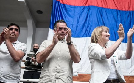 Arde la interna del Frente Amplio: ventaja mínima de Yamandú Orsi sobre Carolina Cosse