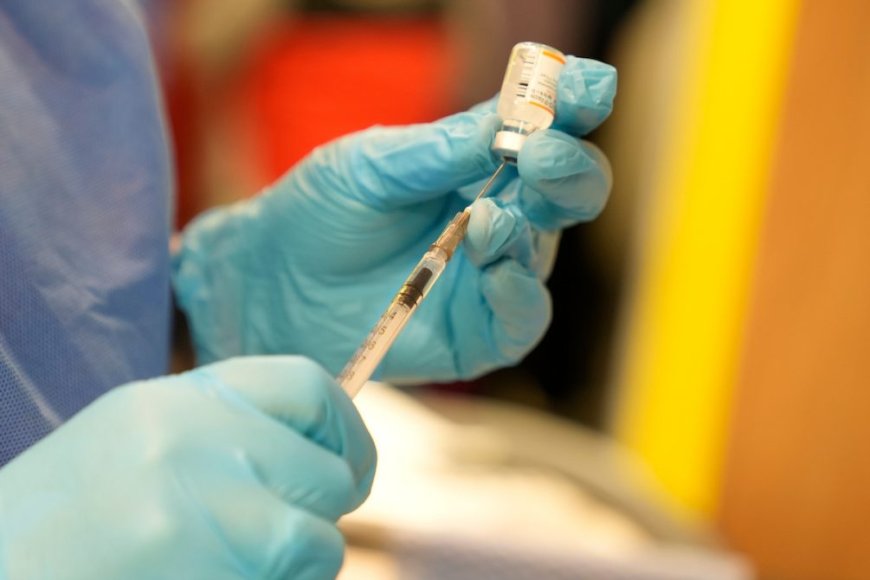 Infectólogo Savio a favor de incluir la vacuna contra el meningococo en el plan nacional