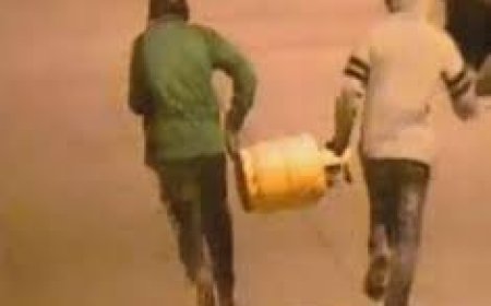 Personas detenidas infraganti por hurto de una garrafa de 13 kilos.