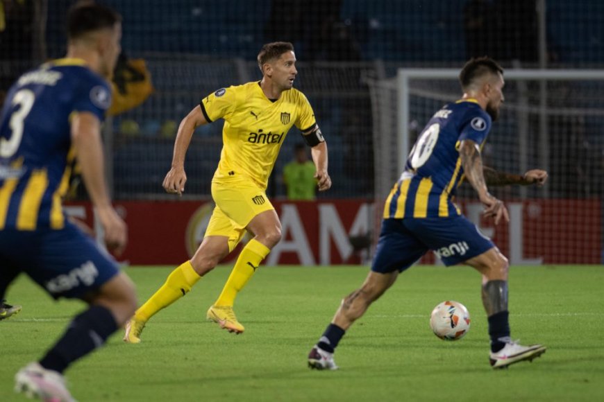 Peñarol enfrenta a Rosario Central buscando octavos de final de la Libertadores