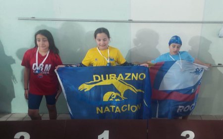 Destacada actuación de nadadora duraznense en Montevideo