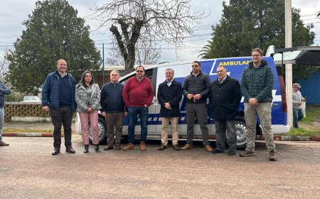 Vidalín estuvo en entrega de ambulancia de ASSE en Ciudad del Carmen