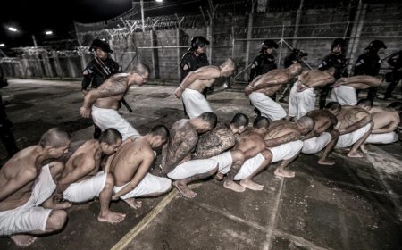 Trasladan a 2.000 pandilleros a la cárcel de alta seguridad en El Salvador, informa Bukele