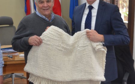 Embajador de Francia visitó Carmen y Ciudad de Durazno