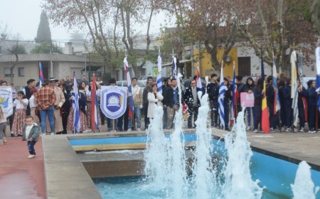 Se desarrolló acto patrio en Plaza Artigas