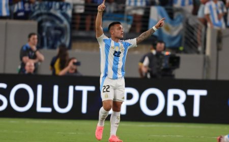 Sufriendo y sobre el final, Argentina derrotó a Chile y se metió en cuartos