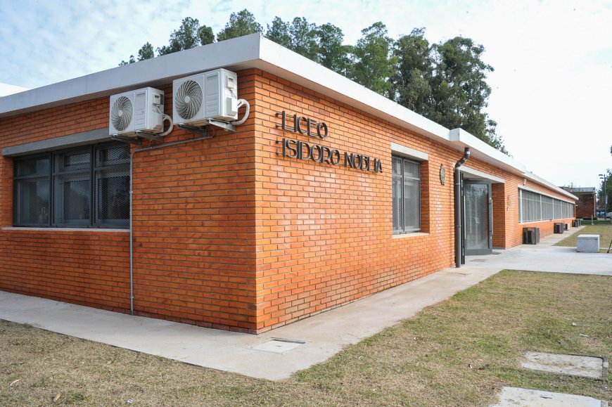 Cerro Largo: Se inauguró el nuevo liceo rural de Isidoro Noblía.