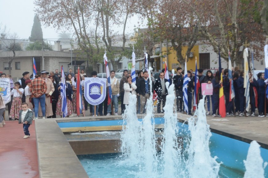 Se desarrolló acto patrio en Plaza Artigas