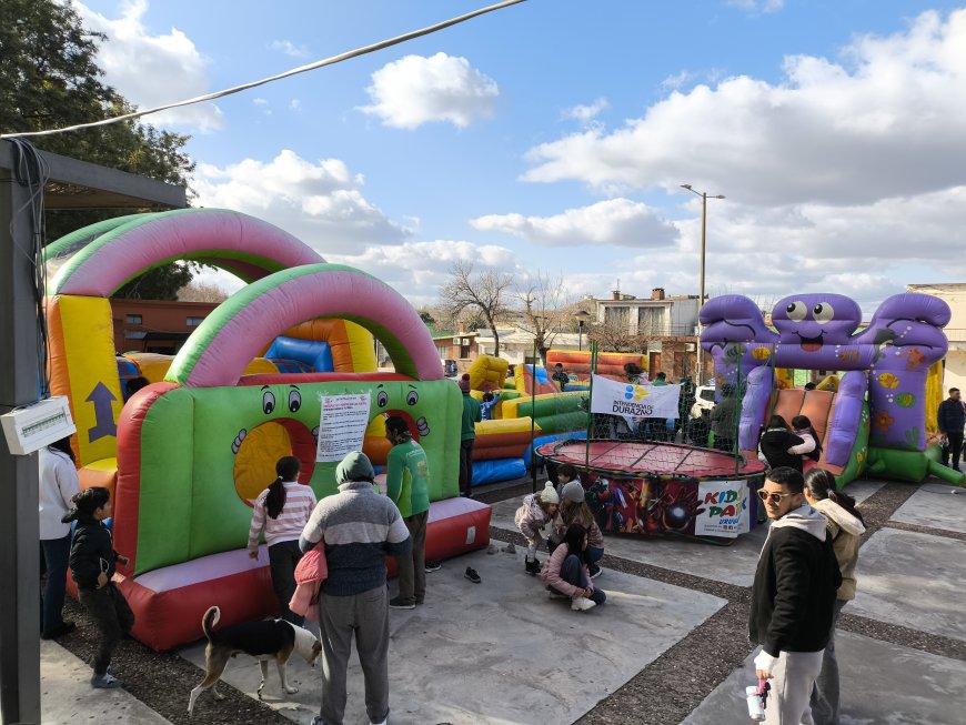 Continúa la diversión familiar en Plaza Rodó: Juegos Inflables hasta las 17:30 hs.