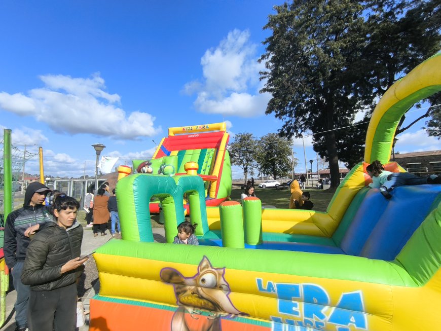 Continúa la diversión familiar en Plaza Rodó: Juegos Inflables hasta las 17:30 hs.