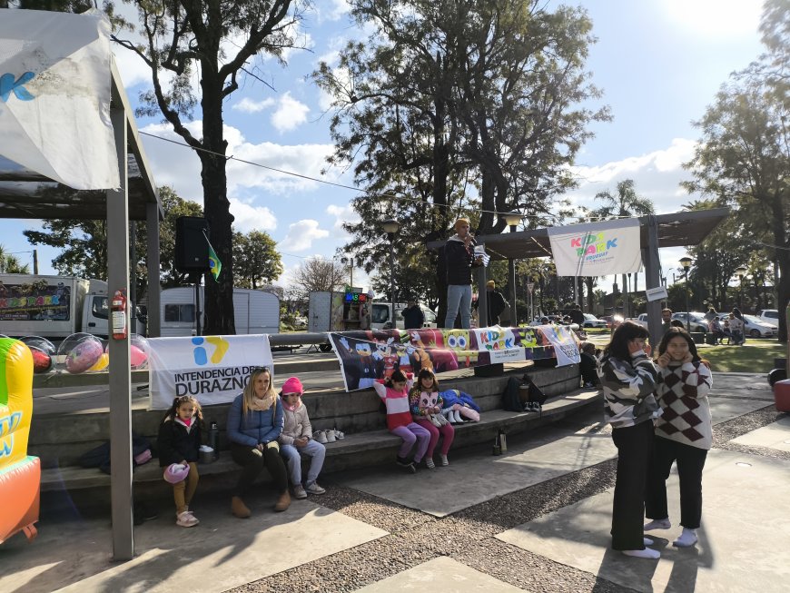 Continúa la diversión familiar en Plaza Rodó: Juegos Inflables hasta las 17:30 hs.