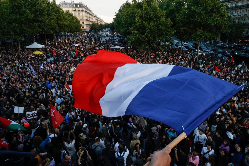 El ‘todos contra la la ultraderecha’ funciona en Francia: la izquierda gana las elecciones, pero sin mayoría para gobernar