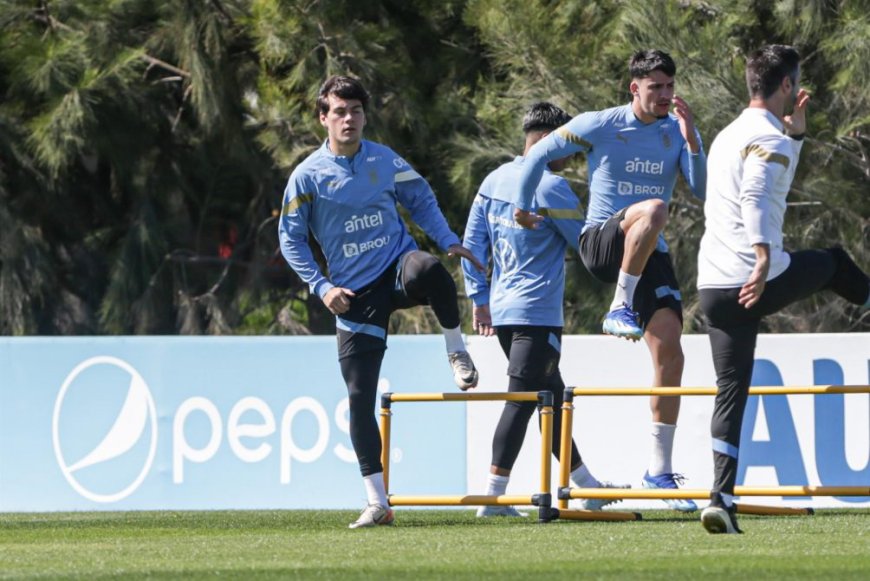 Bielsa probó un equipo con tres cambios