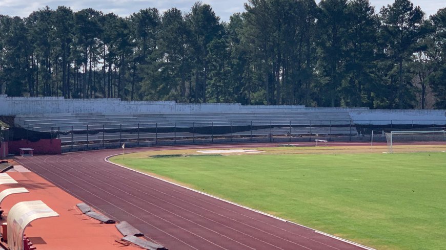 Obras en el estadio Landoni: comenzó montaje de la tribuna Norte