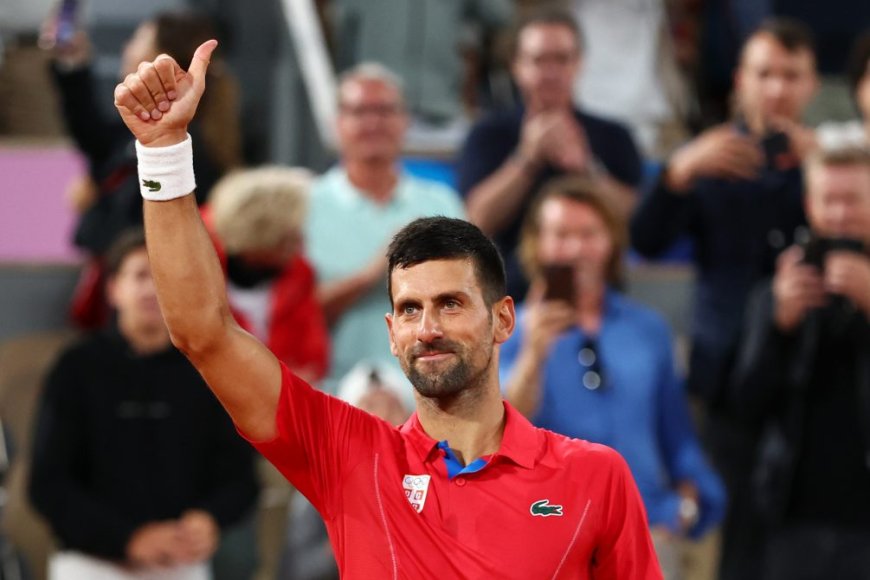 Djokovic avanza y espera a Nadal