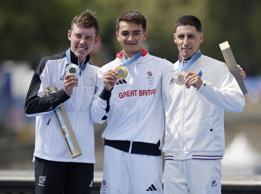 El británico Alex Yee medalla de oro en triatlón masculino