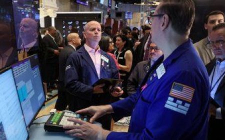 Se desploman las bolsas mundiales y el dólar ante el temor de una recesión en Estados Unidos