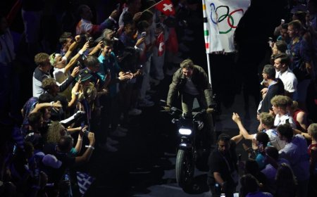 Los Ángeles 2028 recibe la bandera olímpica