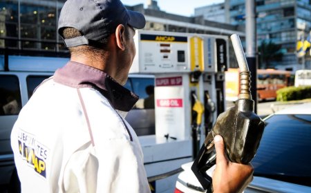 Gobierno define este viernes si aumentan o no el precio de los combustibles