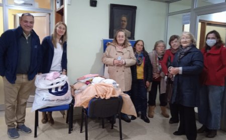 Entrega de mantas al Hospital Penza