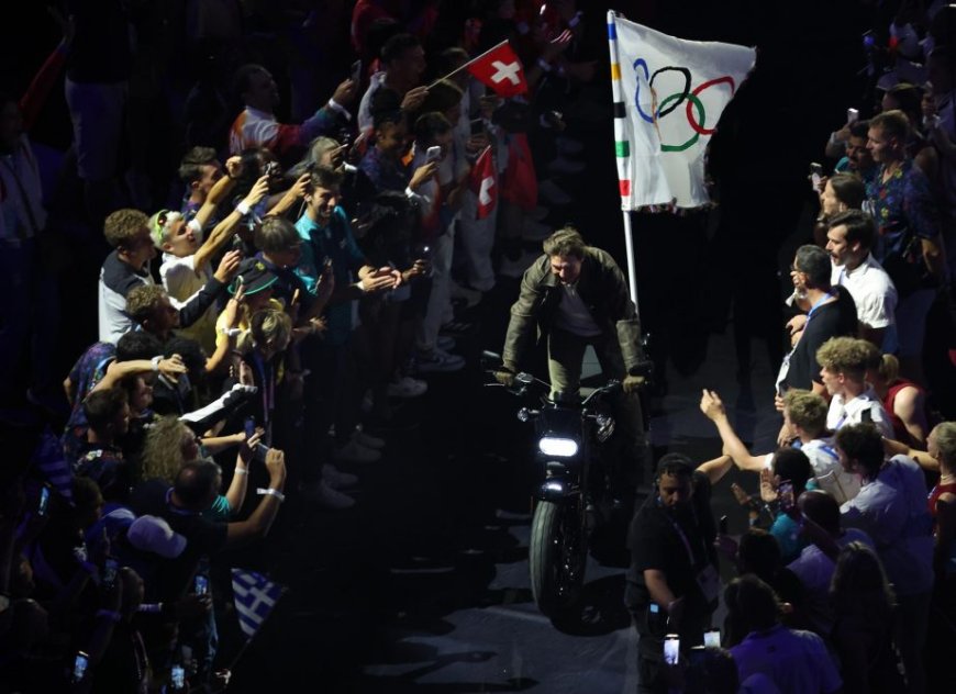 Los Ángeles 2028 recibe la bandera olímpica