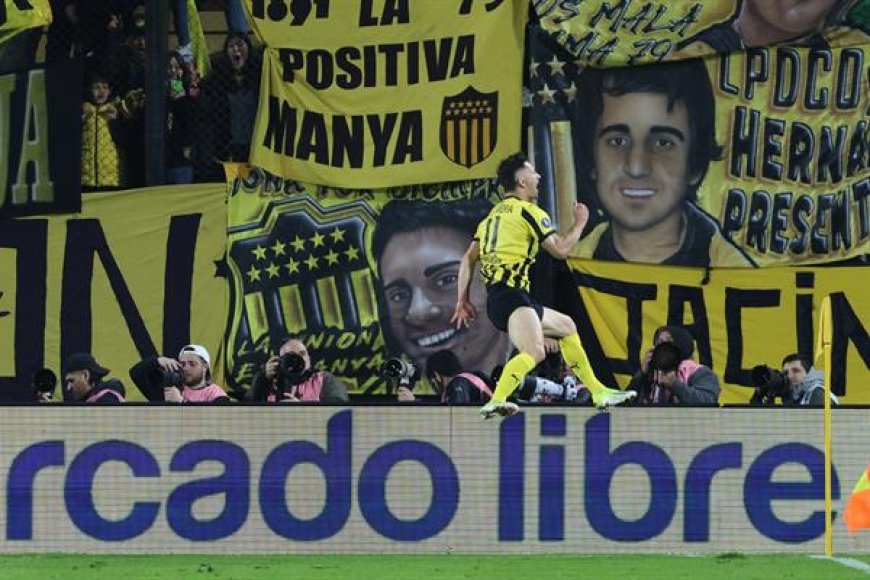 Peñarol goleó 4:0 a The Strongest