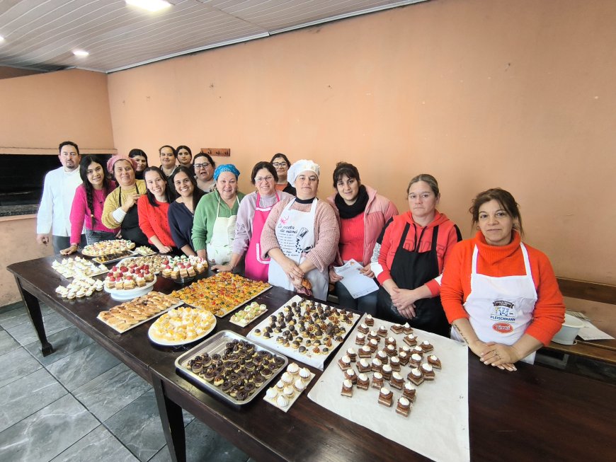 Horacio García reconocido docente y confitero de Florida en el día de la fecha realizó un taller de Confitería con gran salida laboral.