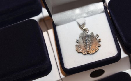 Día del Funcionario y del Alumno de UTU: se hará entrega de las medallas a trabajadores por sus 30 y 50 años de trayectoria