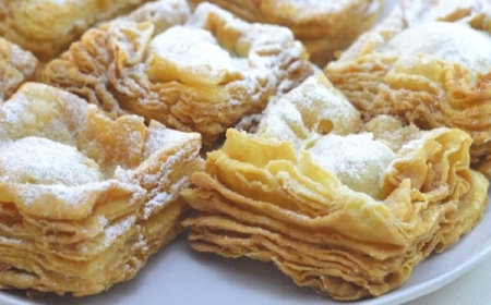 Deliciosos pasteles de dulce de leche y membrillo con hojaldre