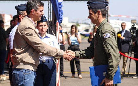 Peña agradece en persona a tripulación uruguaya que ayudó a sofocar incendios