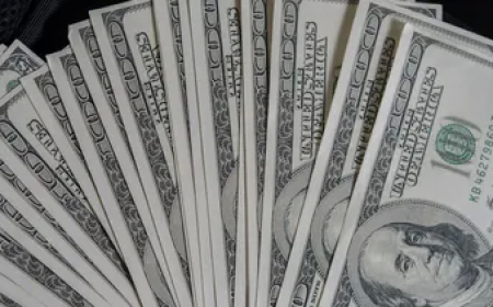 El dólar continúa su rally y superó máximos de dos años y medio