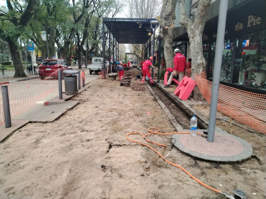 Comenzaron trabajos en veredas y pluviales del Microcentro